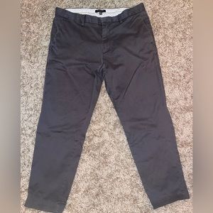 Men’s Banana Republic athletic fit lived in chino pants